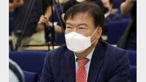 ‘광복절 불법집회’ 민경욱, 재판 불출석…“코로나 확진 후 폐렴”