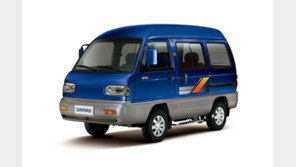 7세 아이가 다마스 몰다 담벼락 받아…BMW·카니발 차량 파손