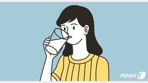 ‘하루에 2리터’ 물 8잔 매일 마시면 이롭다?…“잘못 해석”