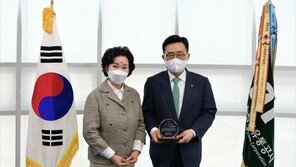김춘진 aT사장, 김치협회 감사패 수여…美 ‘김치의 날’ 제정 확산 공로