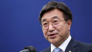 “민생이 더 중요” vs “임기말까지 좀스러워”…집무실 이전 계획 놓고 여야 격돌 