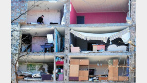 러 우크라 침공 한 달, 폭격 맞은 일상