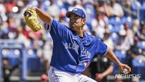 류현진 새 동료 기쿠치, 토론토 데뷔전 2이닝 4K 무실점