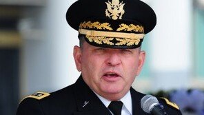 셔먼 전 주한미군사령관 “한미, 대규모 실기동 훈련 재개 필요”