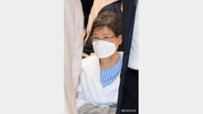 박근혜, 병원·사저서 두번 메시지 낸다…尹도 黨도 ‘촉각’