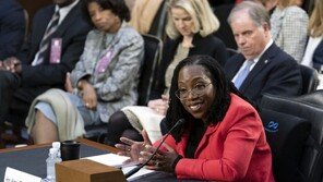 美 첫 ‘흑인 여성’ 대법관 후보자 인사청문회…“낙태권은 확립된 법”