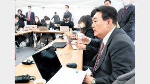 천막 기자실 찾은 尹 “자주 오겠다”