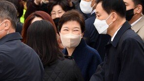 친박 김재원 “박근혜 정치적 명에회복 돕겠다”