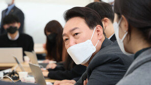 尹 “朴 전 대통령 한번 찾아뵐 계획…취임식 초청 당연”