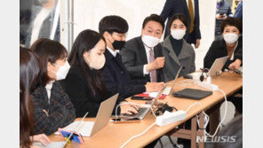 尹 “靑 인사 조치, 바람직하지 않아…朴 찾아뵐 계획”