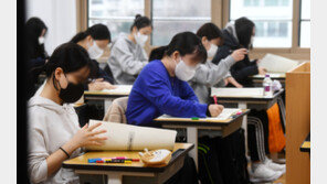 올해 첫 학평, 접속량 폭주로 서버 마비…재택 응시자 시험 차질