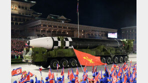 레드라인 넘은 김정은, 미국 전역 타격할 ICBM 쐈다