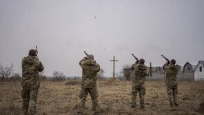 우크라 “러시아와 첫 포로 교환…군인 각 10명 등”