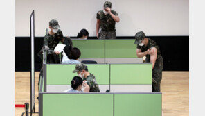 “코로나 걸려서 쉬고 싶다, 안 걸린 용사만 호구” 軍병사 업무가중 하소연