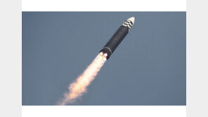 공중폭발 경험한 北, 3전4기 끝에 기어이 화성-17형 성공