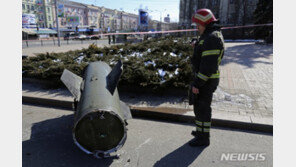 우크라 “하루에 재블린, 스팅어 500기씩 필요” 美에 요청