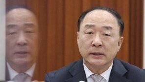홍남기 “데이터·네트워크·인공지능에 3년간 20조 이상 투자”
