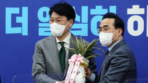 尹 “식사 모시겠다” 메시지…박홍근 “文과 소통해야”