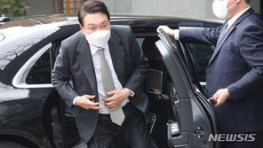 서훈 국가안보실장, 윤석열 당선인 예방…북한 ICBM 등 보고