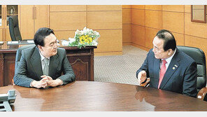 尹, 집무실서 ‘인구 2만’ 군위군수 별도 면담 