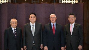 尹, 펜스 전 美부통령과 조찬…“한미관계 밀도있게 강화”