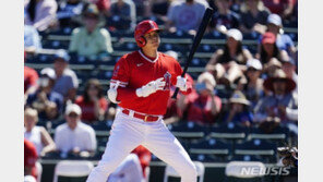 ‘야구천재’ 오타니, 시범경기 첫 홈런 작렬