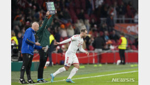 심장마비로 쓰러졌던 에릭센, 대표팀 복귀전서 복귀골