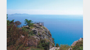 비렁길 너머 수채화 같은 봄 풍경… 지친 마음 달래는 몽돌 파도소리