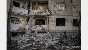 유엔 총장 “러시아 침공 1달 인도적 비극…즉각 휴전하라”