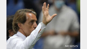 ‘월드컵 탈락’ 이탈리아 만치니 감독, 4년 더 팀 이끈다