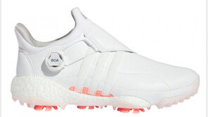 그린과 하나된 듯, 부드러운 안정감을 신다