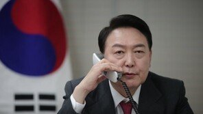 尹, 젤렌스키에 “종전 후 이른 시일 안에 만나자”