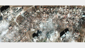 피란민이 주민보다 많은 우크라 소도시… “집 통째 내준 온정에 눈물” 