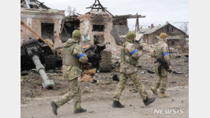 英정보국장 “러 사이버공격 집중하고 용병 투입할 것”