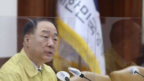 홍남기 “유류세 30% 인하 내주 확정…군산 산업위기지역 연장 논의”