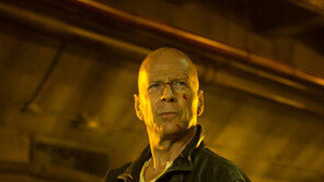 브루스 윌리스, 실어증으로 은퇴…가족들 “함께 헤쳐나갈 것”