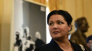 ‘친 푸틴’ 러시아 소프라노 “우크라 전쟁 반대…5월 복귀”