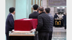 코로나 사망자 ‘매장’ 가능…유족 장례비 지원 중단