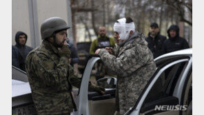 러 공격 속 고군분투하는 우크라 공장…“서로 도울 것”