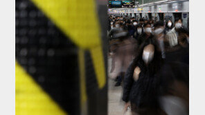 마스크 언제 벗나…중대본 “최후에 검토할 사안” 강조