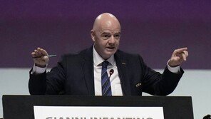 인판티노 FIFA 회장, 3선 도전…“4년간 회원국에 800만달러 지급”
