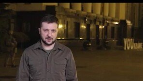 젤렌스키 “러시아군, 지뢰 매설하면서 철수”