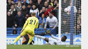 에릭센 EPL 복귀골, 브렌트포드 첼시에 3골차 완승