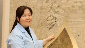 “美서 의뢰한 19세기 산수화, 전통방식 복원 보람”