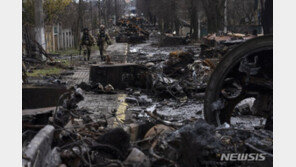 러, 우크라 부차서 민간인 대학살…美-EU 추가 제재 나서