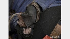 “약탈에 고문까지”…러군 치하 한달 우크라 마을의 참상