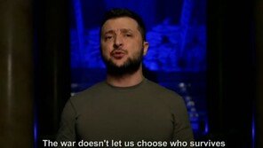 젤렌스키, 그래미 깜짝 등장 “우크라에 음악 흐르게 해달라”