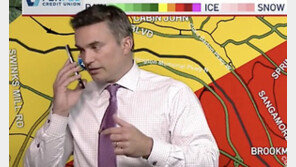 “당장 지하실로 가!”…생방 중 아들에 전화한 美기상캐스터