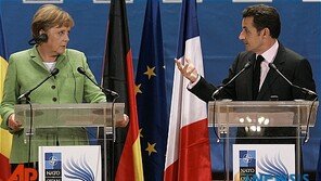 젤렌스키, 러 전범 조사 특별기구 승인…“메르켈·사르코지 우크라 오라”