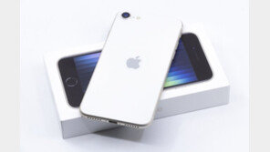 [리뷰] 성능은 인정, 구성은 글쎄··· A15 바이오닉 기반 '애플 아이폰 SE'